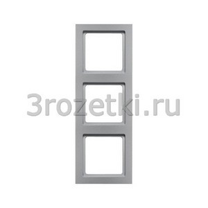 3rozetki.ru - Berker - Q.3. - [10136094] Рамка 3 постовая пластик, вертикальная/горизонтальная (алюминиевый бархат).