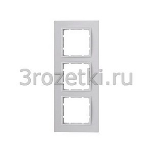 3rozetki.ru - Berker - B.7. - [10136919] Рамка 3 постовая пластик, вертикальная/горизонтальная вставка белая (белый матовый).